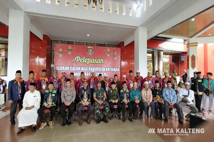 40 Jemaah Haji Katingan Resmi Diberangkatkan Ke Tanah Suci Mekah