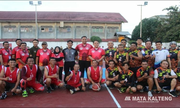 Meriah, Pj Bupati Main Basket di Rangkaian HUT Barito Selatan