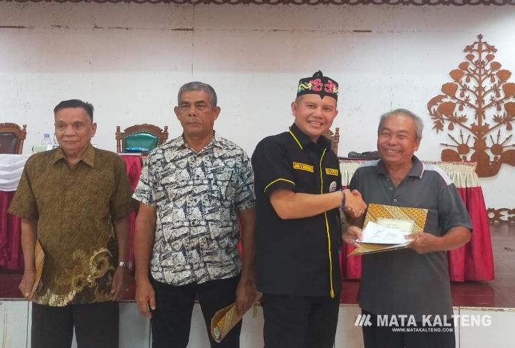 Bupati Serahkan SHU Rp3,5 Miliar kepada Ratusan Warga