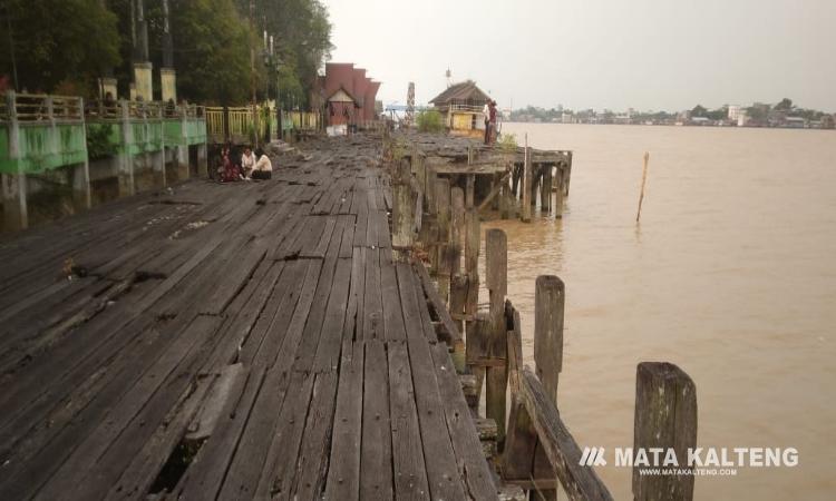 Kafe Terapung Hanya Tinggal Kenangan 