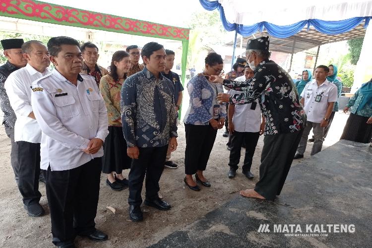 Tim KPK Lakukan Penilaian Desa Antikorupsi di Desa Bagendang Hilir