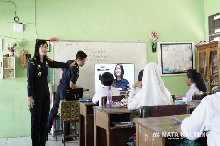 Melalui Kemenkeu Mengajar, Bea Cukai Kenalkan Tupoksi di SDN Percobaan