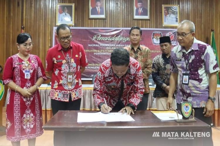 Persiapan Pilkada Pemkab Seruyan Tanda Tangani Nphd Dengan Kpu Dan