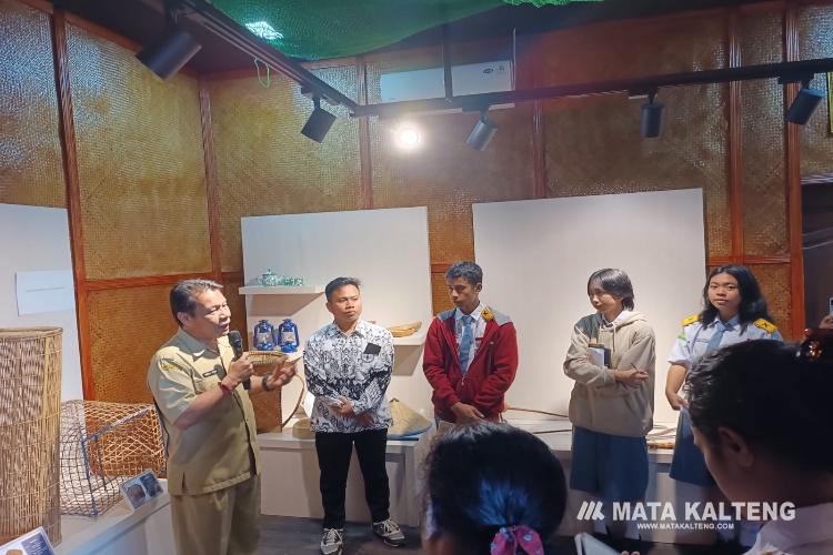 Puluhan Peserta Didik Kunjungi Museum Mini Disbudpar