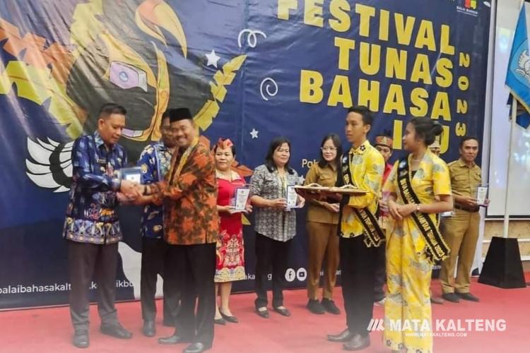 Pemkab Seruyan Raih Penghargaan Dari Balai Bahasa Kalteng