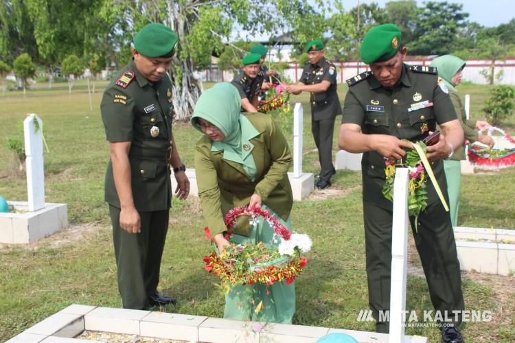 Peringati Hari Juang TNI AD, Kodim 1015/Sampit Ziarah ke Taman Makam Pahlawan