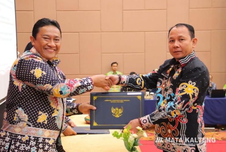 MANTAP!! Kepala DPMPTS Kalteng Meraih Kategori 10 Peserta Terbaik Pelatihan Kepemimpinan Nasional Tingkat II