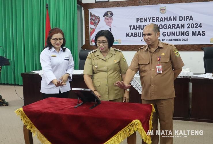 Pemkab Serahkan DIPA Tahun 2024 kepada Satker Kantor Daerah