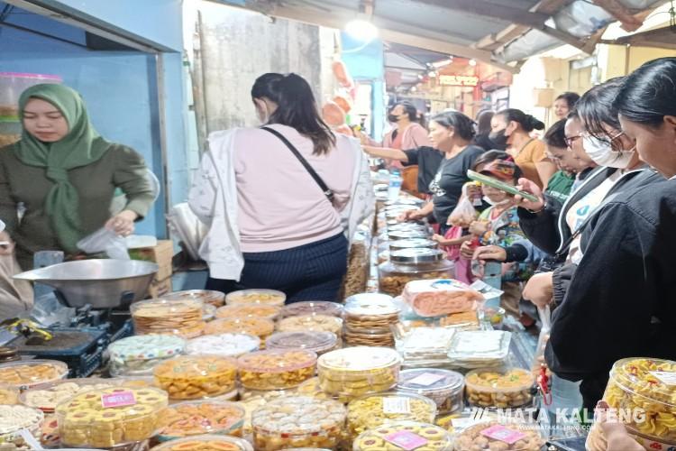 Selama Natal, Pedagang Kue di Palangka Raya Diborong Pembeli