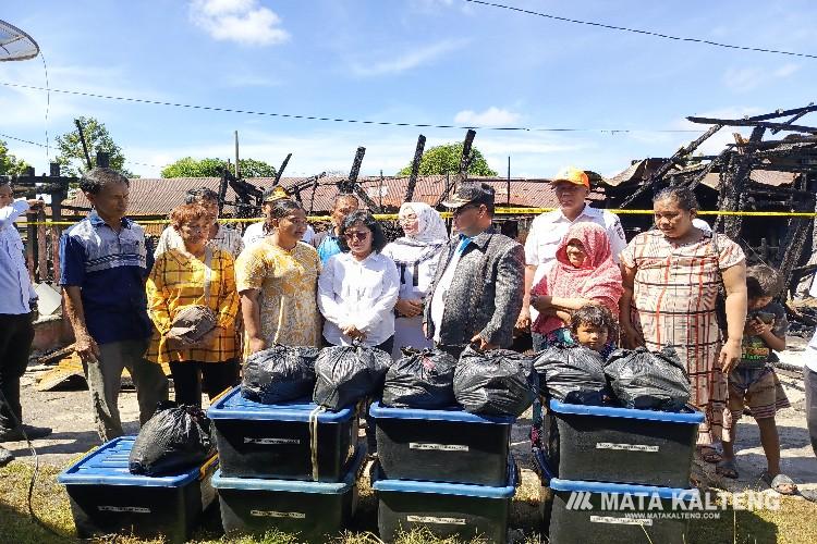 Pemkab Kotim Salurkan Bantuan Sembako Untuk Korban Kebakaran