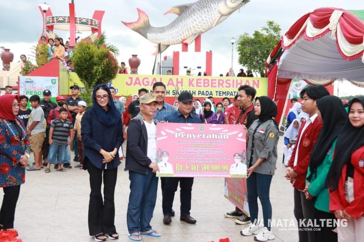 Gubernur Kalteng Distribusikan Bantuan Pendidikan Program Kalteng Berkah di Sampit 