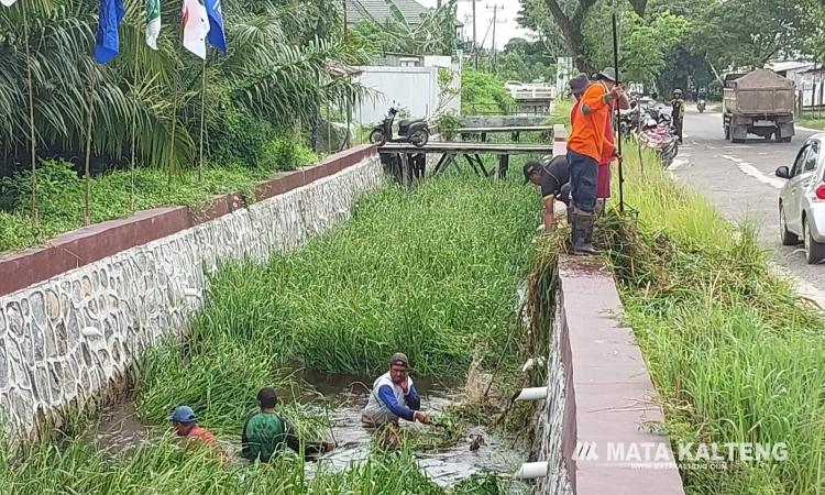 Banjir, Pemkab Kotim Terus Normalisasi Darurat Aliran Sungai