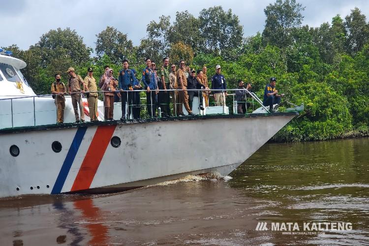 Direncanakan Sebagai Destinasi Wisata Satwa, Bupati Kotim Tinjau Pulau Hanibung