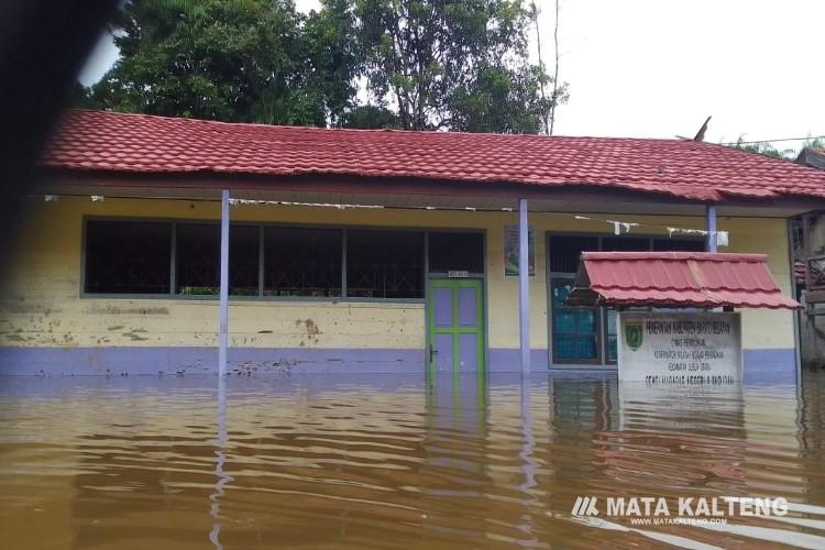 Pj Bupati Barsel Minta Disdik Terapkan BDR Selama Banjir