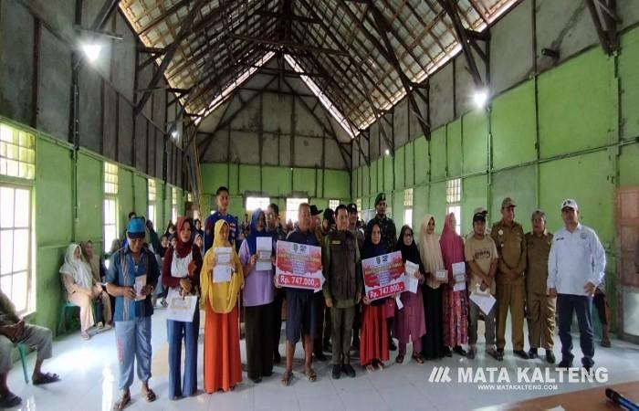 Hore!! Warga di Kecamatan Jelai Mendapatkan Bansos