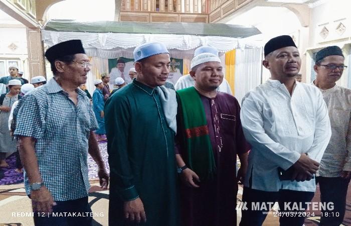 Bapak Tahfidz Qur’an Buntok Berbuka Puasa Bersama Santri Karantina