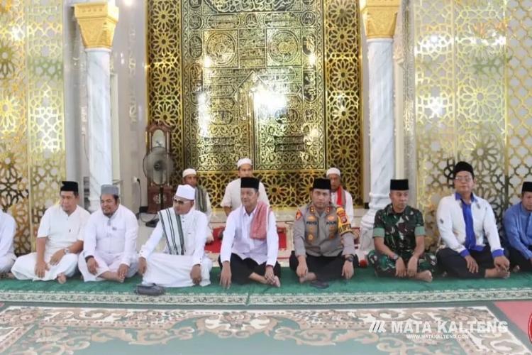 Safari Ramadan di Kecamatan Danau Sembuluh, Ajak Masyarakat Makmurkan Masjid