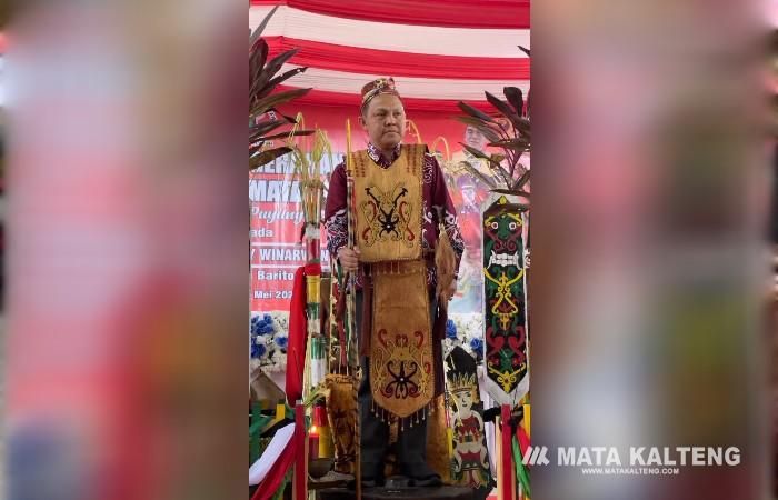 Deddy Winarwan Dapat Penganugerahan Gelar Suku Dayak Patis Lawung Payung Undro