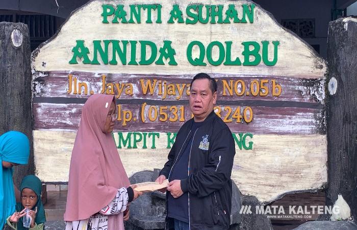 Sambangi Lokasi Kebakaran, Bupati Kotim Salurkan Bantuan untuk Panti Asuhan Annida Qolbu