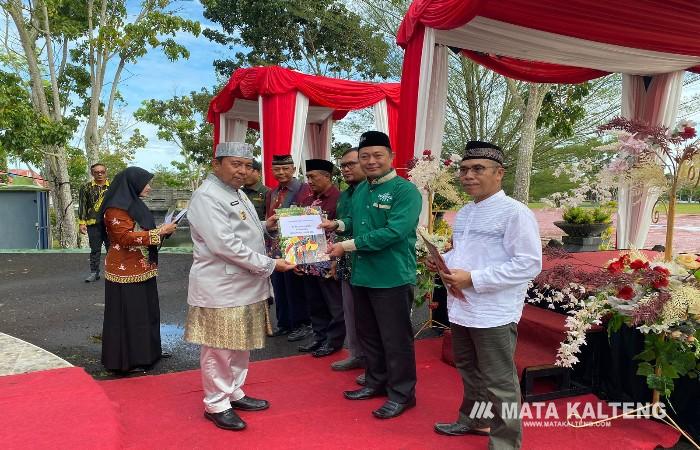 Pemkab Sukamara Serahkan Hibah Bidang Keagamaan 