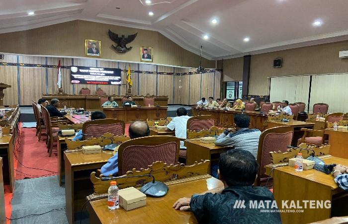 Konflik Jalan PT SCC dan Warga Desa Bukit Raya Berlanjut RDP di DPRD