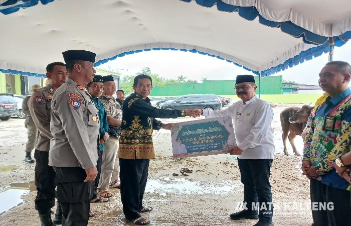 Pemkab Gumas Beri Bantuan 26 Ekor Sapi Kurban