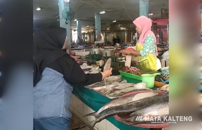 Wakil Bupati Kotim Ajak Masyarakat Berbelanja di Pasar Tradisional