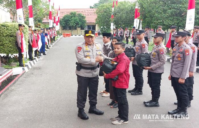 Peduli Masyarakat, Polda Kalteng Salurkan 8.060 Sembako