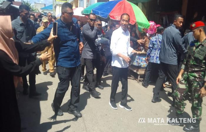 Ribuan Warga Sambut Kedatangan Presiden Joko Widodo di Plaza Beringin Buntok