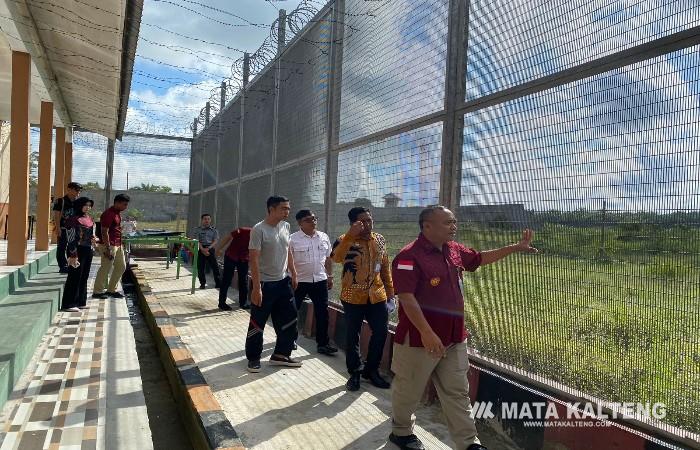 Tinjau Kondisi Blok Hunian, Plt Kakanwil Kalteng Kunjungi Lapas Sukamara