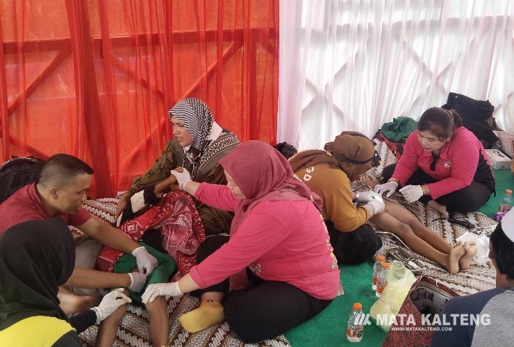 Ratusan Anak Ikuti Sunat Massal Gratis dalam Rangka HUT Bhayangkara ke-78 di Polsek Baamang 