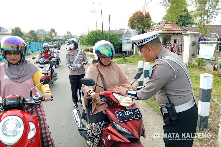 Satlantas Sosialisasikan Tertib Berlalu Lintas, Pada Operasi Patuh Telabang 2024