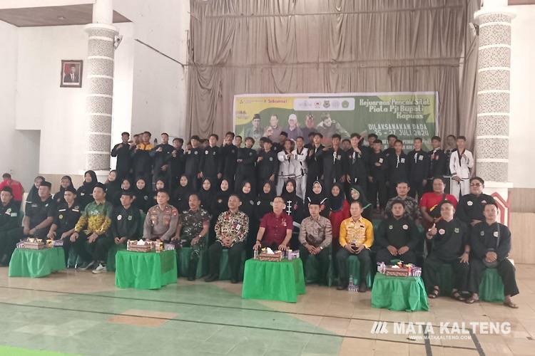 Kejuaraan Pencak Silat Rebut Piala Pj Bupati Kapuas